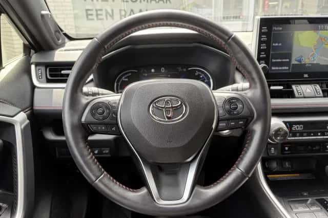Toyota RAV4 (2022) thumbnail 12