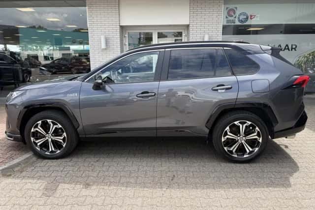 Toyota RAV4 (2022) thumbnail 3