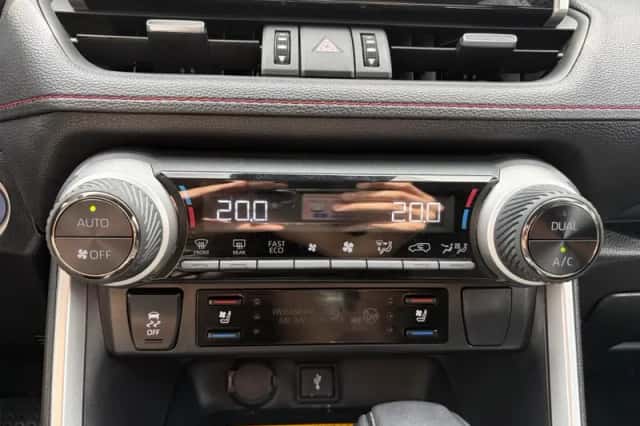 Toyota RAV4 (2022) thumbnail 26