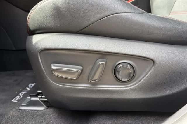 Toyota RAV4 (2022) thumbnail 35