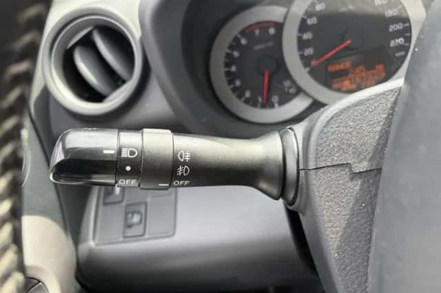 Toyota RAV4 (2006) thumbnail 12