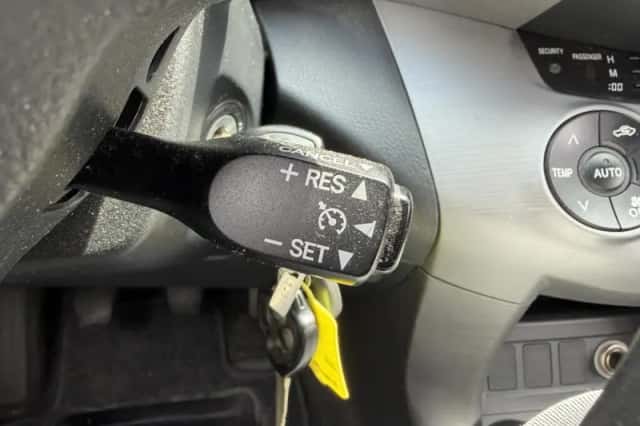 Toyota RAV4 (2006) thumbnail 14