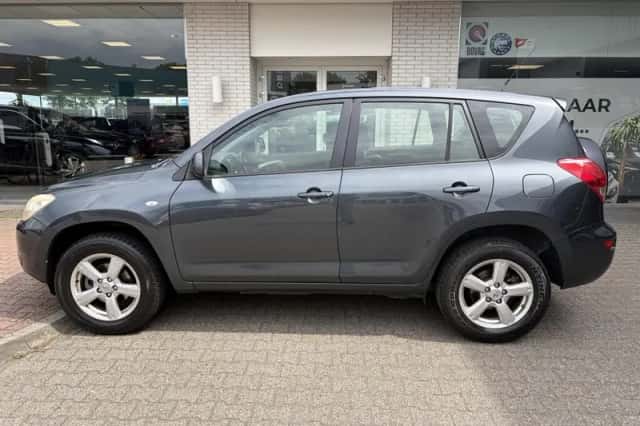 Toyota RAV4 (2006) thumbnail 3