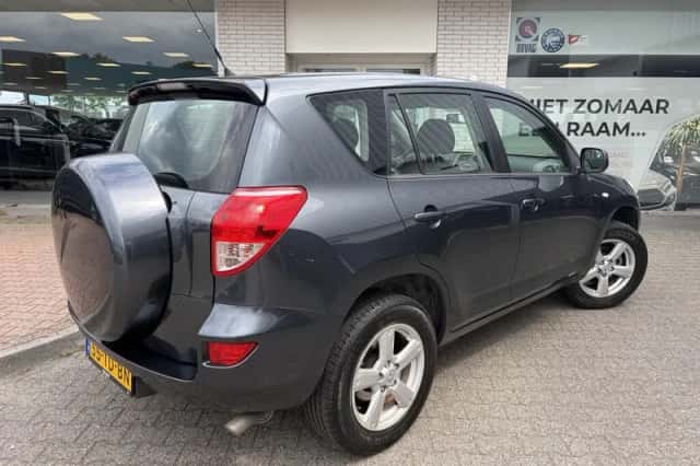 Toyota RAV4 (2006) thumbnail 4