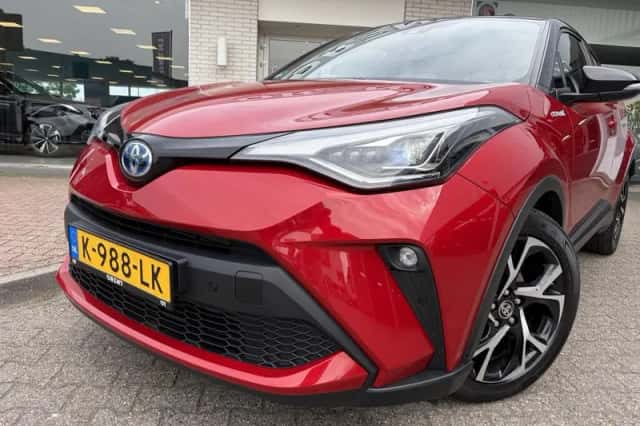 Toyota C-HR (2021) thumbnail 2