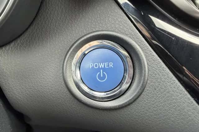 Toyota C-HR (2021) thumbnail 17