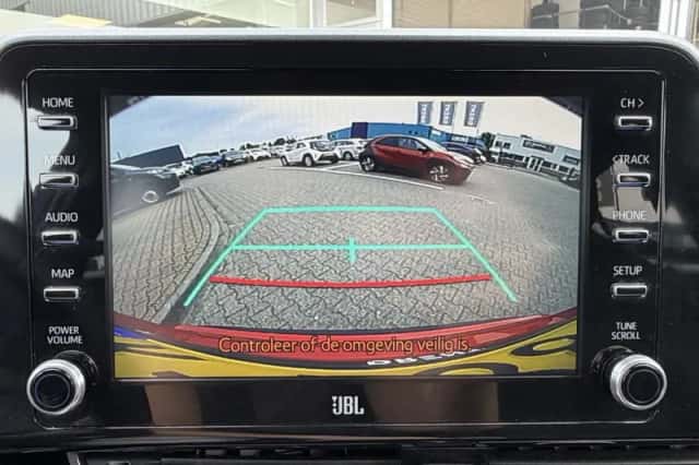 Toyota C-HR (2021) thumbnail 19