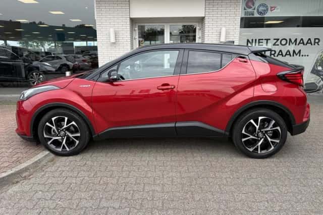 Toyota C-HR (2021) thumbnail 3