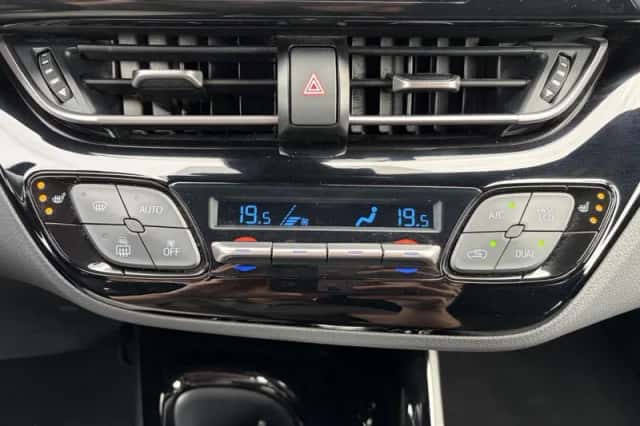 Toyota C-HR (2021) thumbnail 24