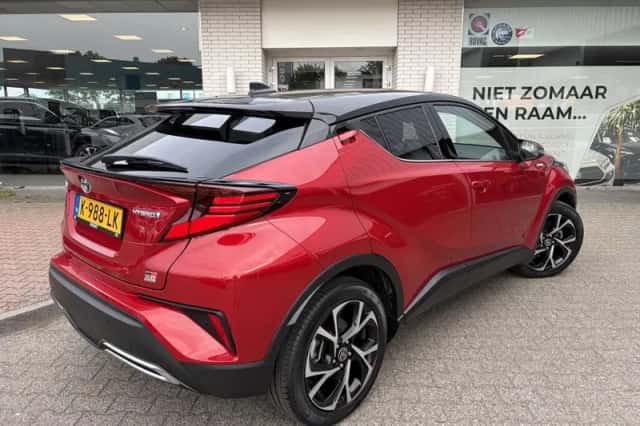 Toyota C-HR (2021) thumbnail 4