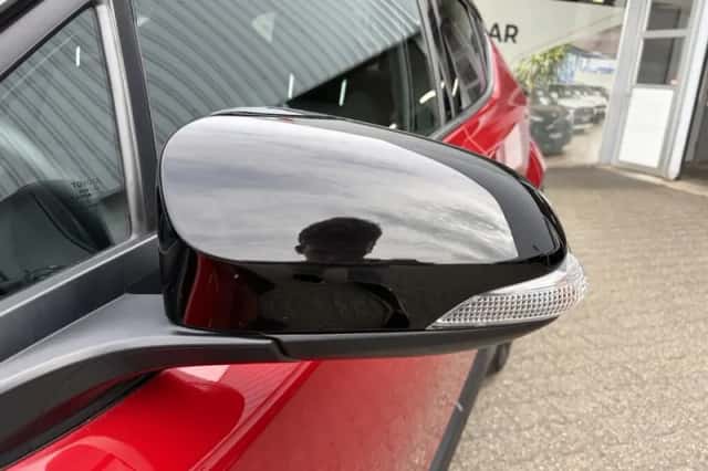 Toyota C-HR (2021) thumbnail 38