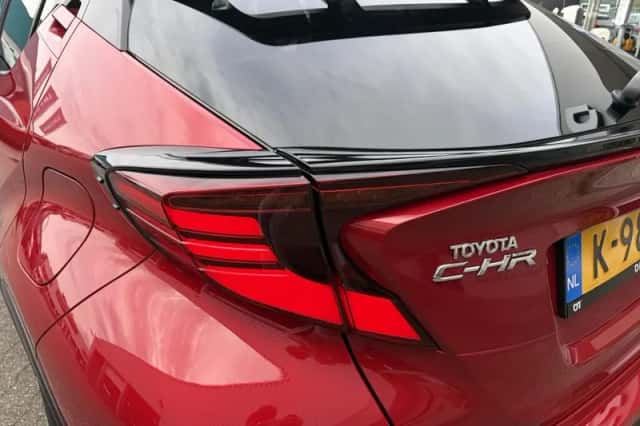 Toyota C-HR (2021) thumbnail 41