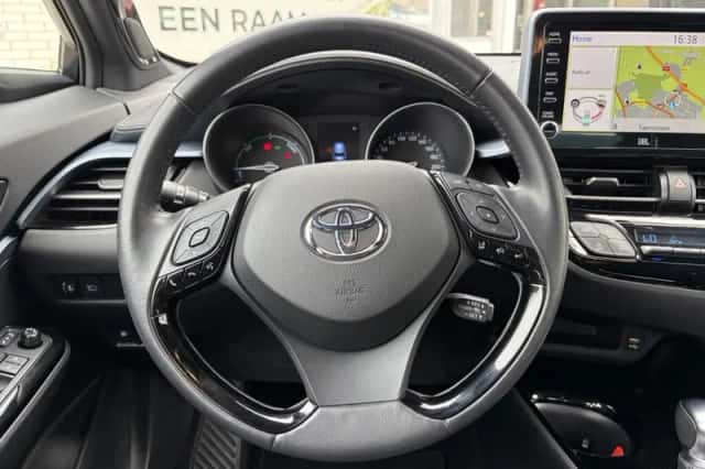 Toyota C-HR (2021) thumbnail 10