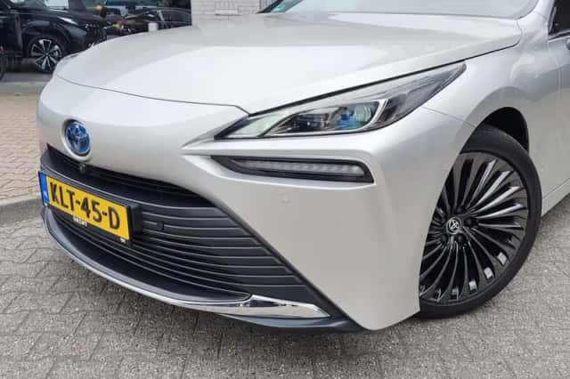 Toyota Mirai (2021) thumbnail 2