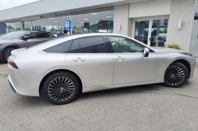 Toyota Mirai (2021) thumbnail 5