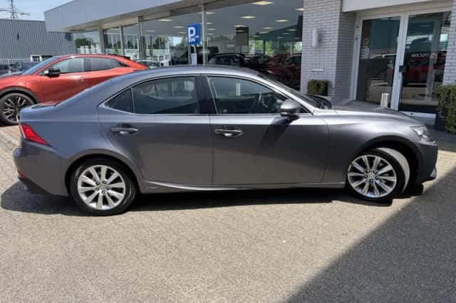 Lexus IS (2014) thumbnail 5