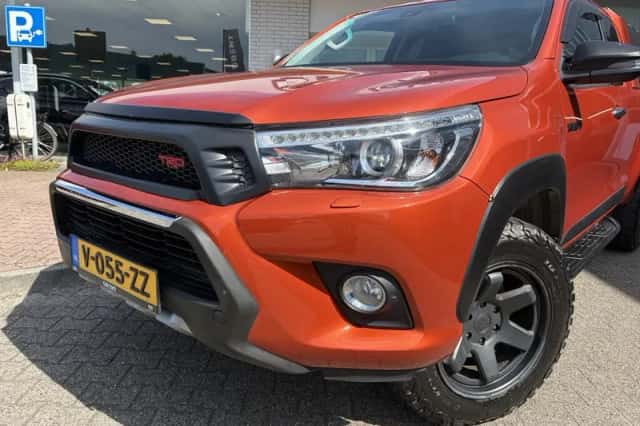 Toyota Hilux (2019) thumbnail 2