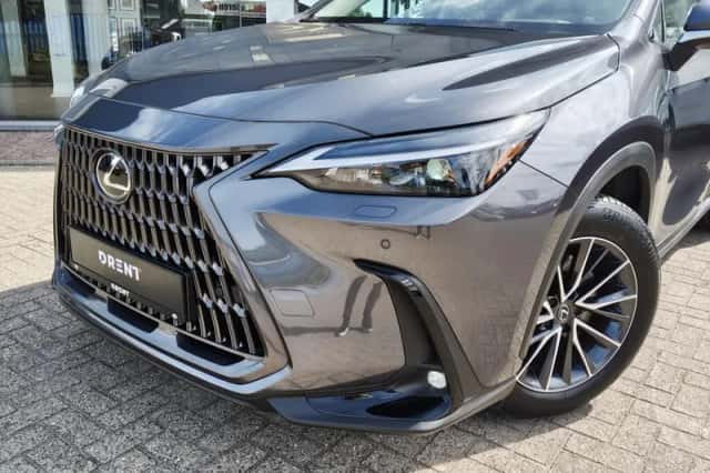 Lexus NX (2025) thumbnail 2