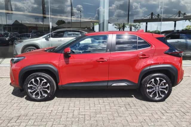 Toyota Yaris Cross (2024) thumbnail 3
