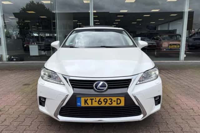 Lexus CT (2016) thumbnail 6