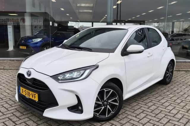 Toyota Yaris (2024) thumbnail 1