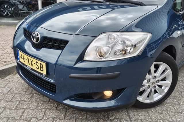Toyota Auris (2007) thumbnail 2
