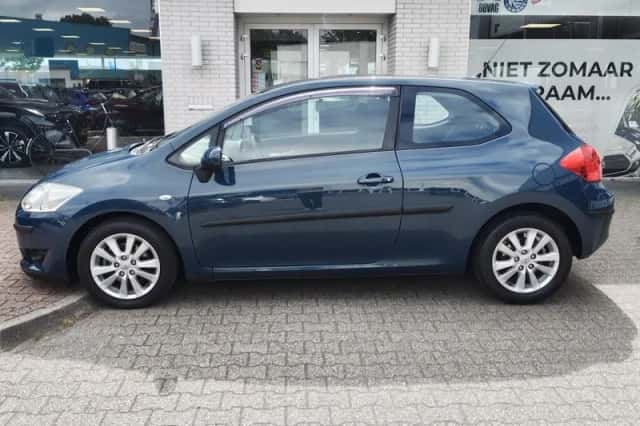 Toyota Auris (2007) thumbnail 3
