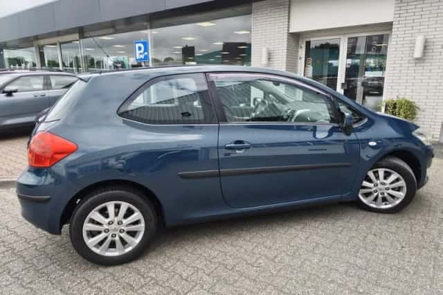 Toyota Auris (2007) thumbnail 5