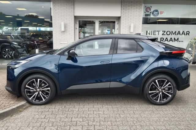 Toyota C-HR (2025) thumbnail 3