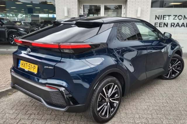 Toyota C-HR (2025) thumbnail 4