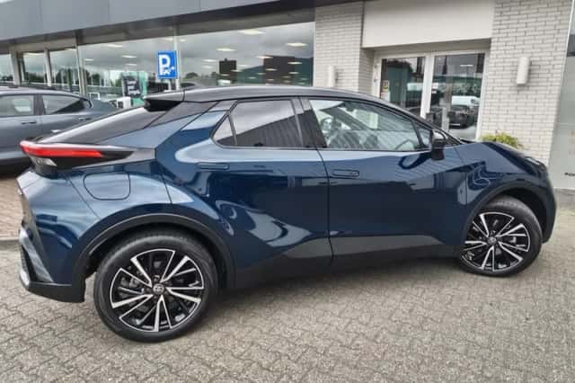Toyota C-HR (2025) thumbnail 5