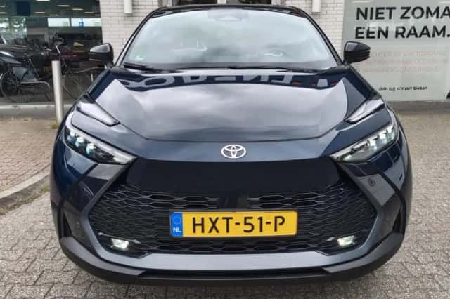 Toyota C-HR (2025) thumbnail 6