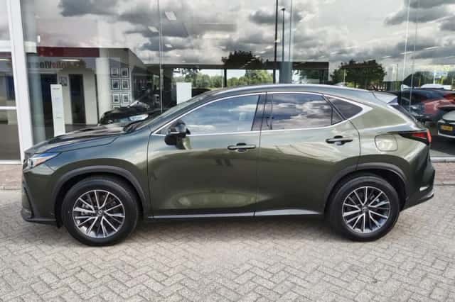 Lexus NX (2025) thumbnail 3
