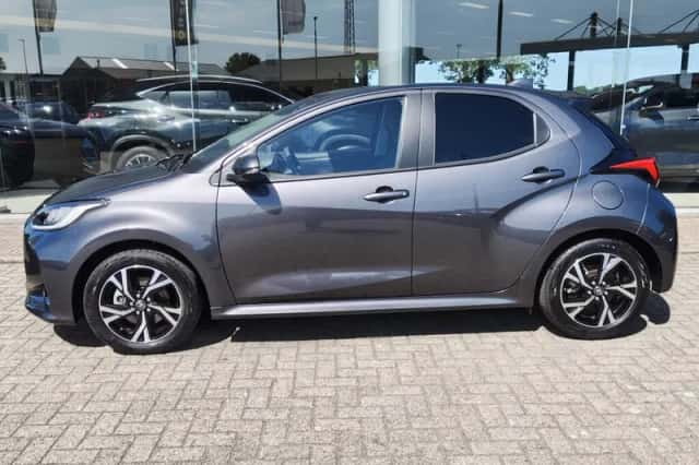 Toyota Yaris (2024) thumbnail 3