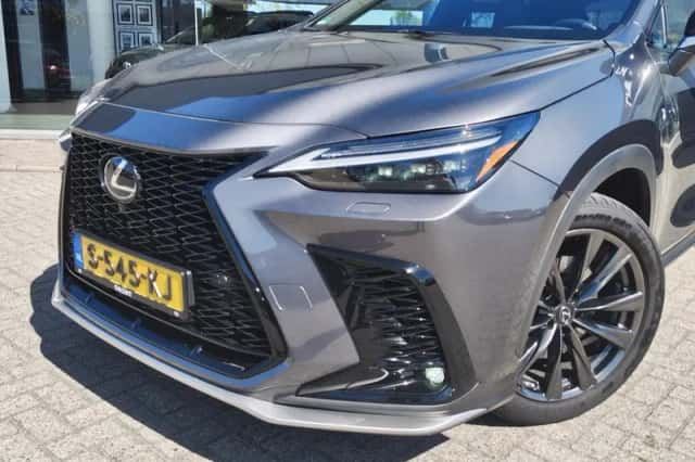 Lexus NX (2022) thumbnail 2