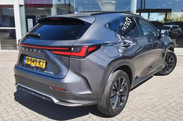 Lexus NX (2022) thumbnail 4
