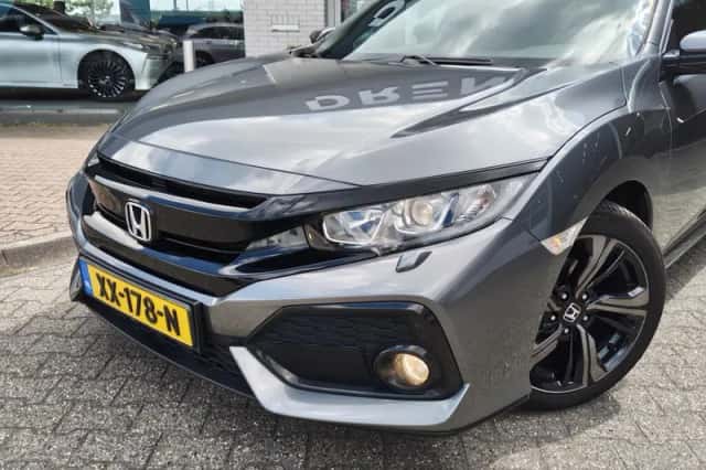 Honda Civic (2019) thumbnail 2