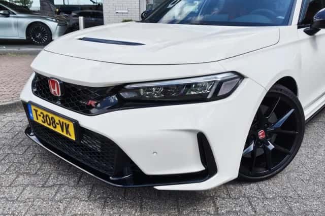 Honda Civic (2023) thumbnail 2