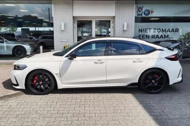 Honda Civic (2023) thumbnail 4