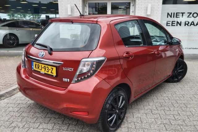 Toyota Yaris (2013) thumbnail 4