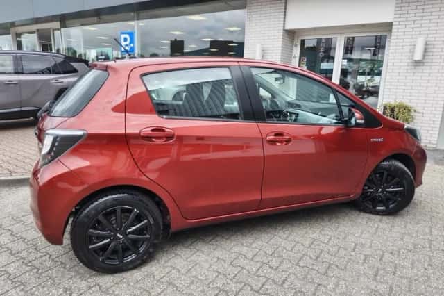 Toyota Yaris (2013) thumbnail 5
