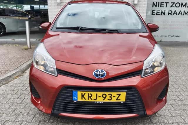 Toyota Yaris (2013) thumbnail 6