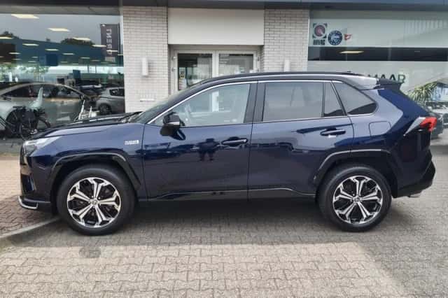 Toyota RAV4 (2022) thumbnail 3