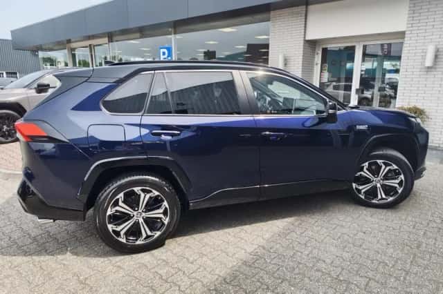 Toyota RAV4 (2022) thumbnail 5