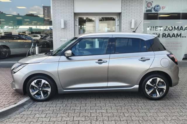 Suzuki Swift (2025) thumbnail 3