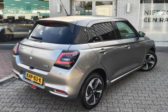 Suzuki Swift (2025) thumbnail 4
