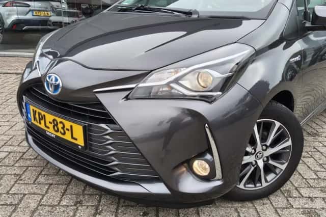 Toyota Yaris (2019) thumbnail 2