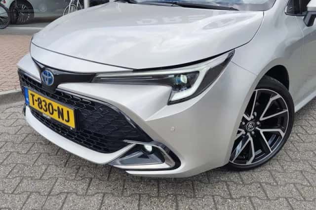 Toyota Corolla (2023) thumbnail 2