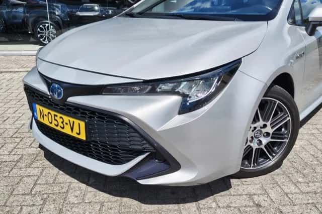Toyota Corolla (2022) thumbnail 2