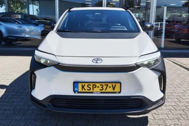 Toyota bZ4X (2023) thumbnail 6